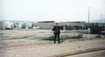 Сергей Савинков на  площадке перед предприятием Patterson West,  Arizona (1998 г.)